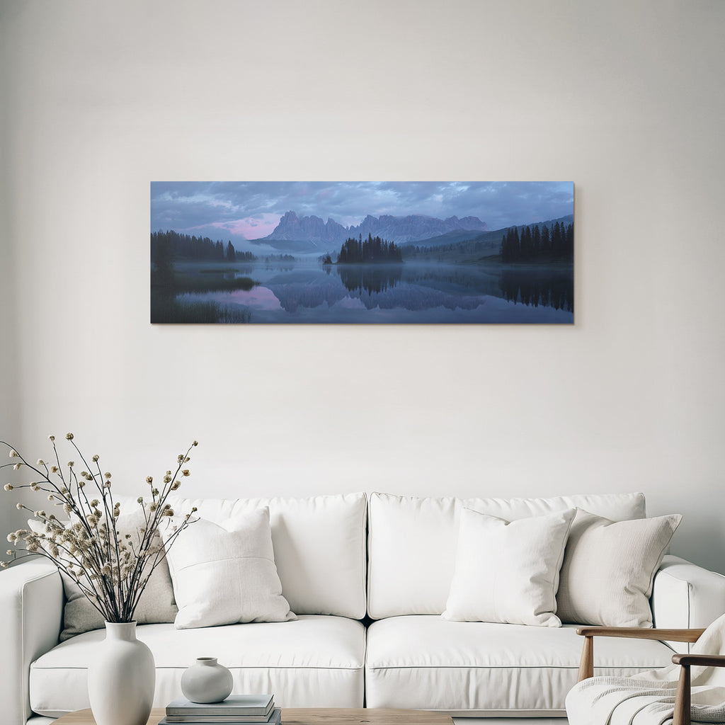 Friedliche Landschaft Mit Bergen Und See Im Nebel Dawn Dusk