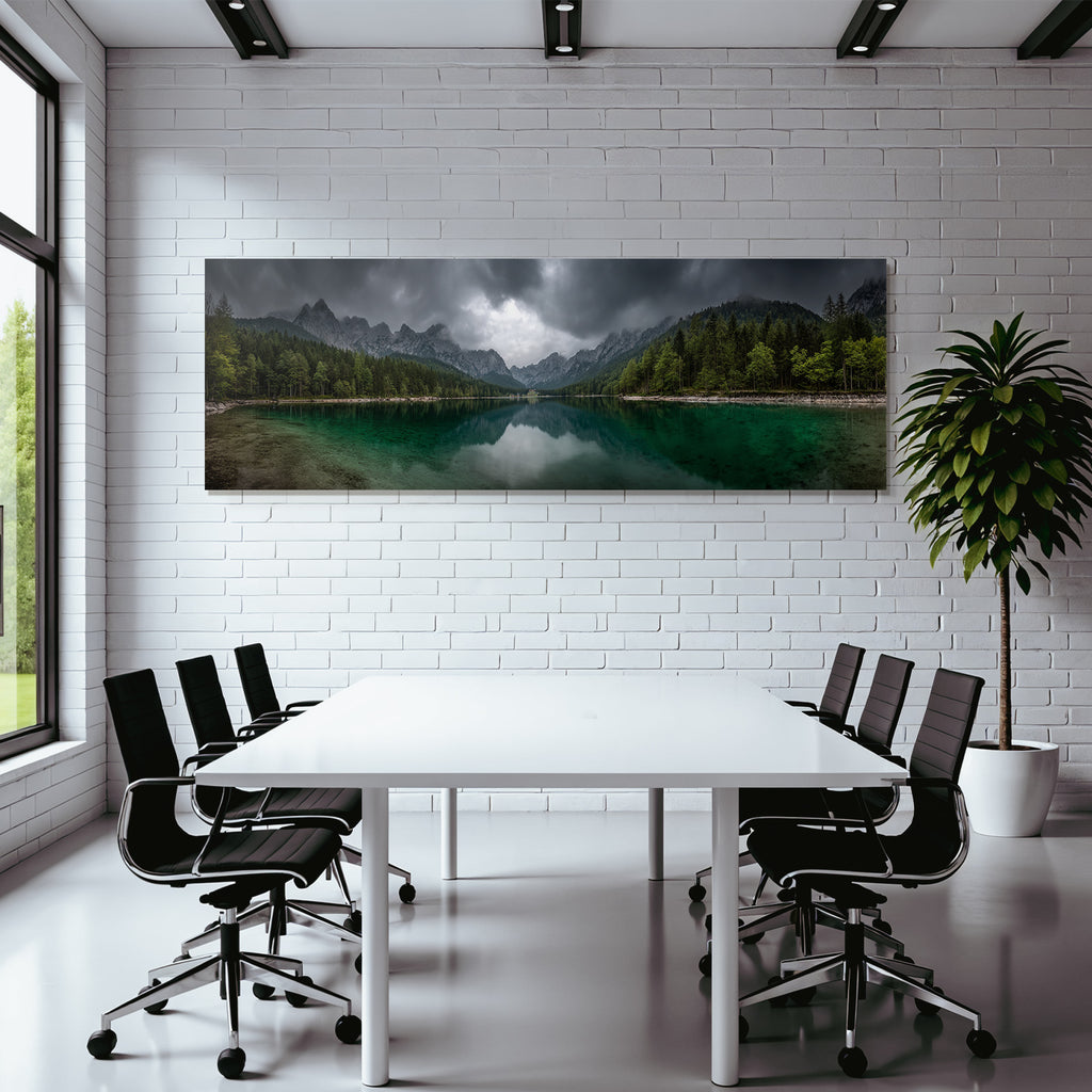 Panoramablick Auf Den See Umgeben Von Bergen Und Wäldern