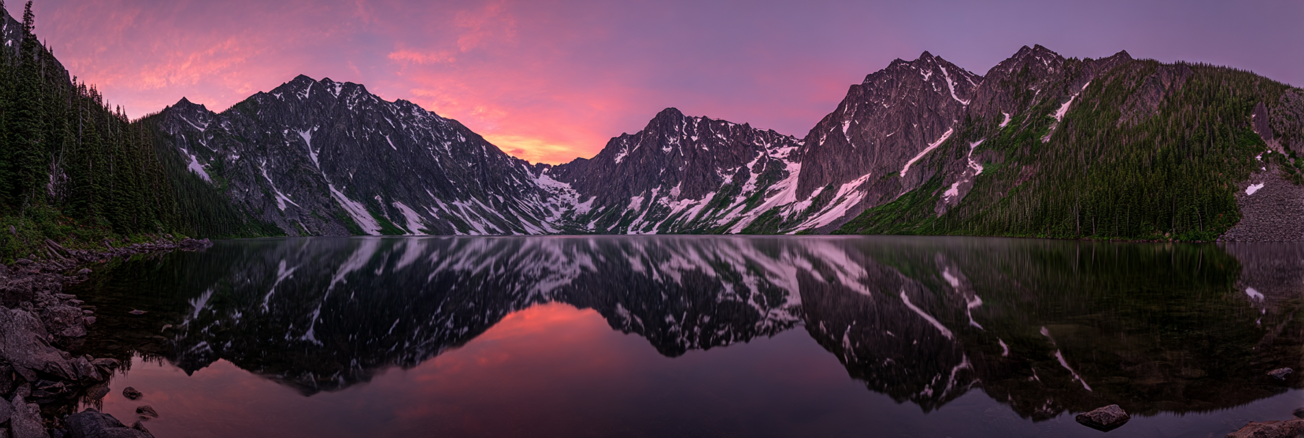 Panoramalandschaft Mit See Und Schneebedeckten Bergen Bei Sonnenaufgang Oder Sonnenuntergang | Seen und Unterwasserwelten | Landschaften