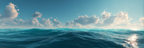 Ruhige Ozeanszene Mit Sanften Wellen Unter Einem Hellen Himmel | Seen und Unterwasserwelten | Landschaften