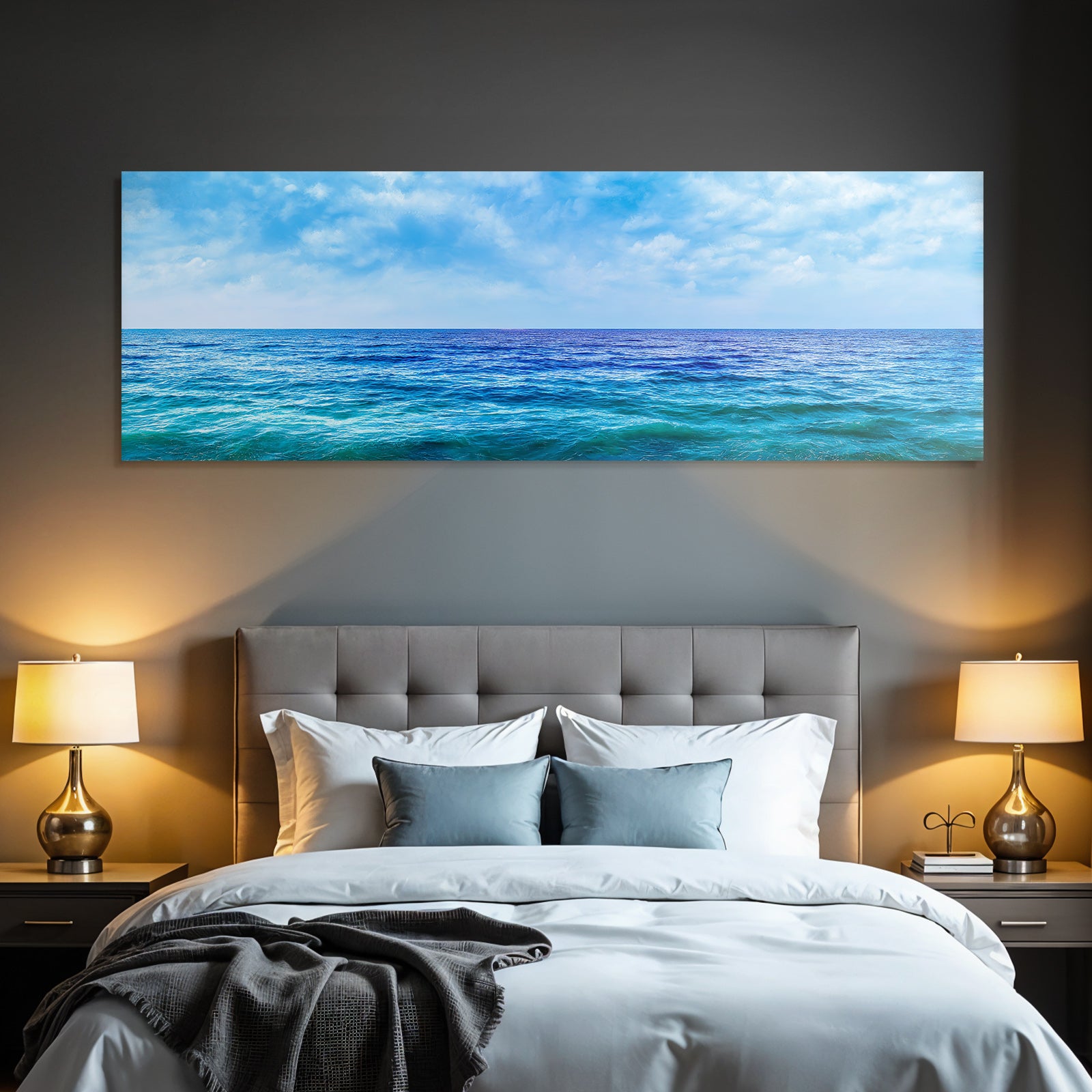 Ruhiger Ausblick Auf Das Meer Mit Klaren Blaue Wassern Und Himmel Mit Wolken