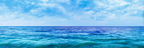 Ruhiger Ausblick Auf Das Meer Mit Klaren Blaue Wassern Und Himmel Mit Wolken | Seen und Unterwasserwelten | Landschaften