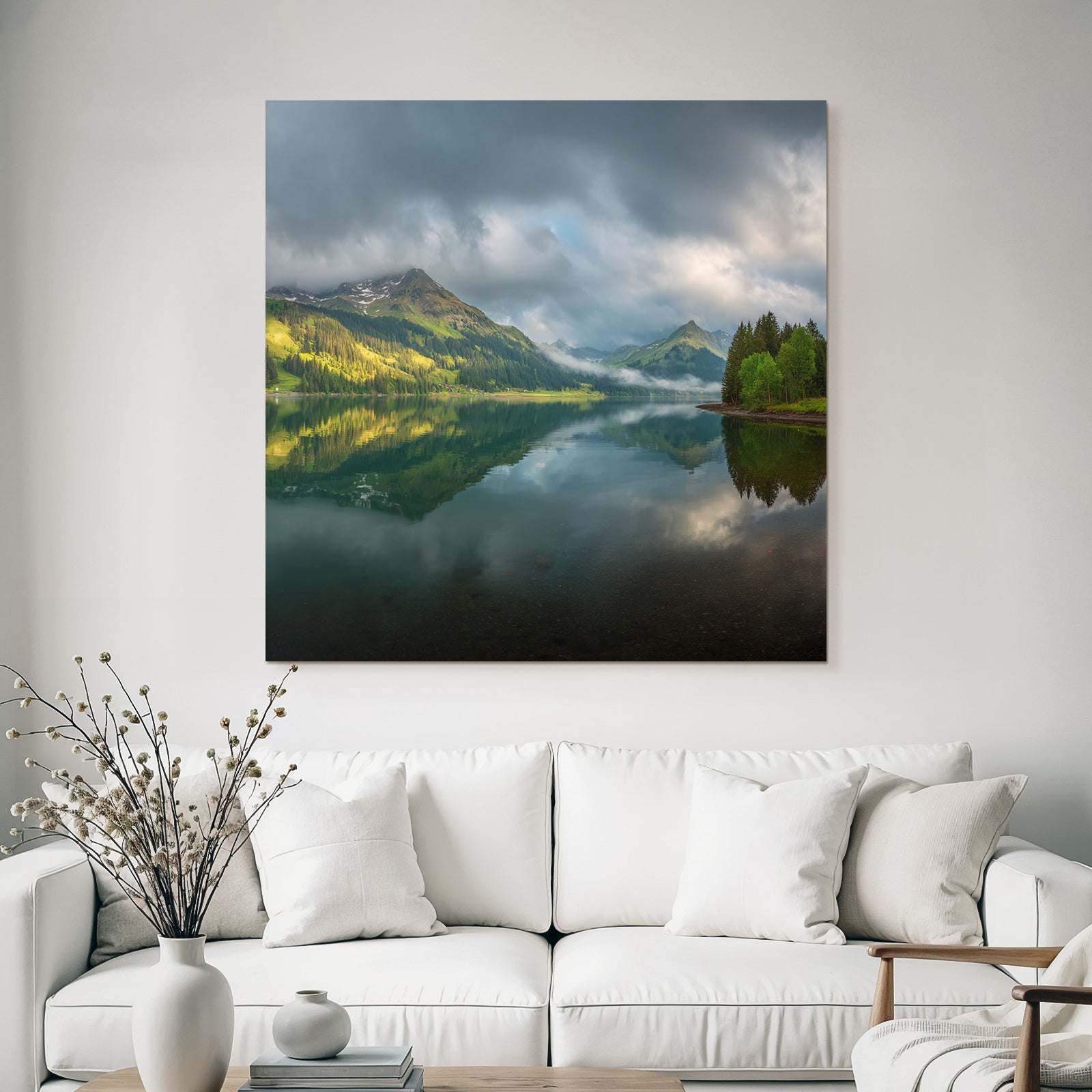 Friedliche Natur Landschaft Mit See Und Grünen Hügeln