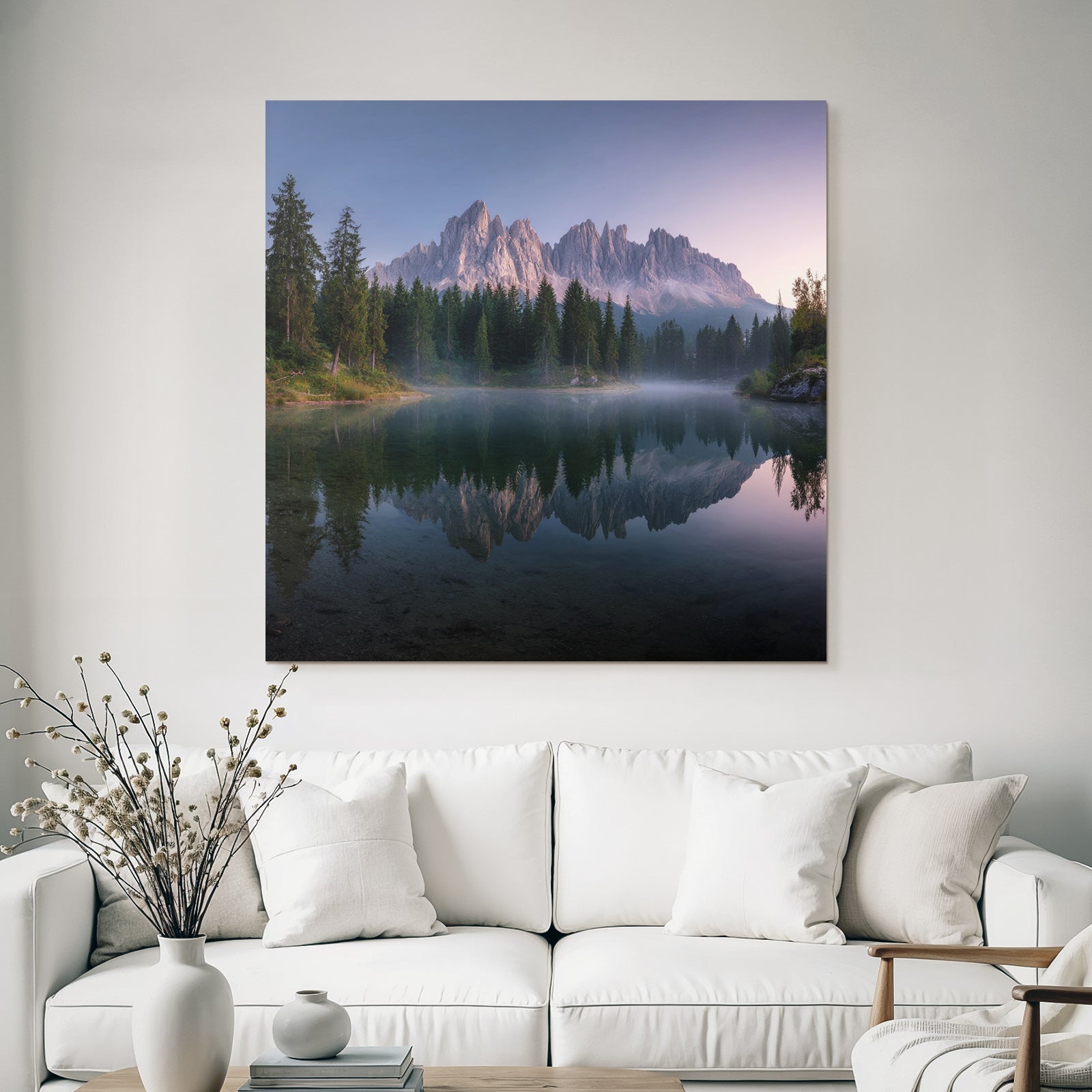 Ruhige Landschaft Mit See Baeumen Und Bergen Im Hintergrund Dawn Dusk