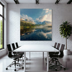 Ruhige Landschaft Reflektierendes Wasser Gebirge Baeume Schneebedeckte Gipfel