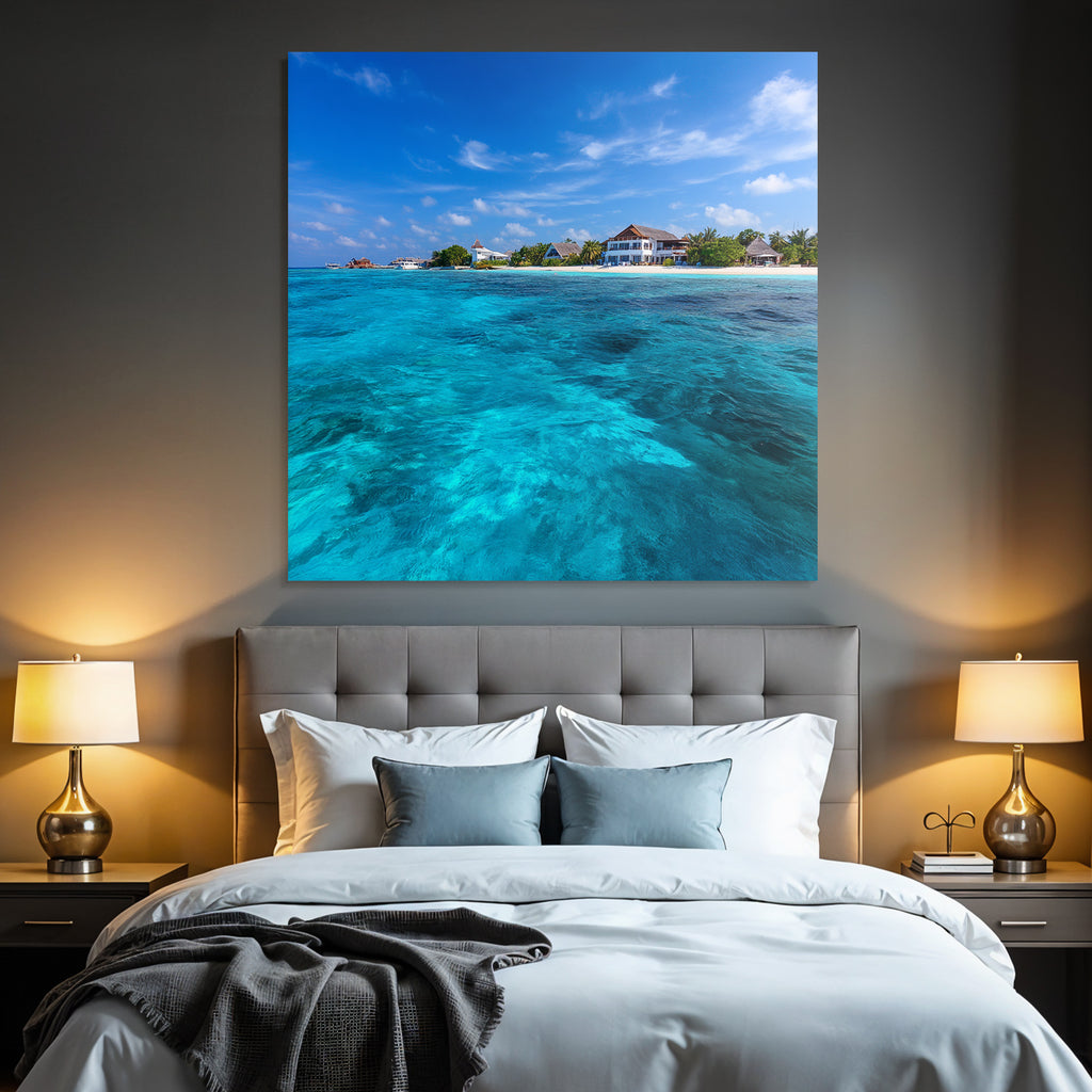 Tropische Strandszene Mit Turquoise Wasser Und Grüner Umgebung
