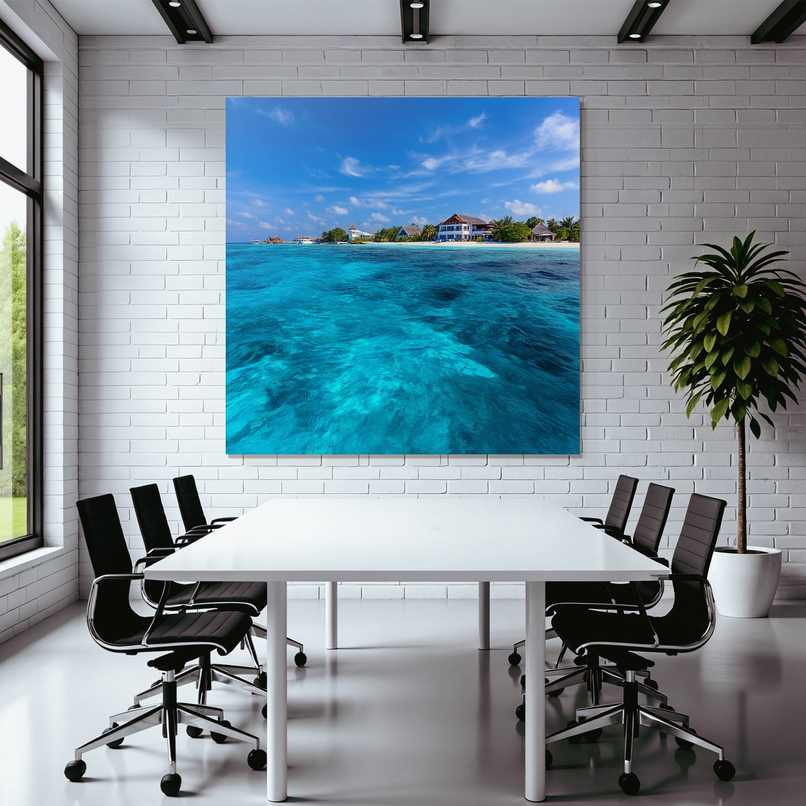 Tropische Strandszene Mit Turquoise Wasser Und Grüner Umgebung