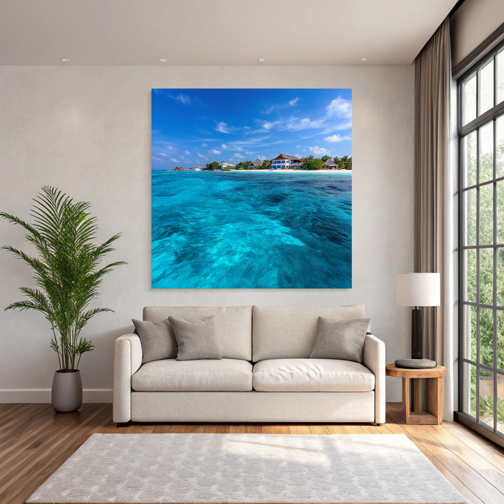 Tropische Strandszene Mit Turquoise Wasser Und Grüner Umgebung
