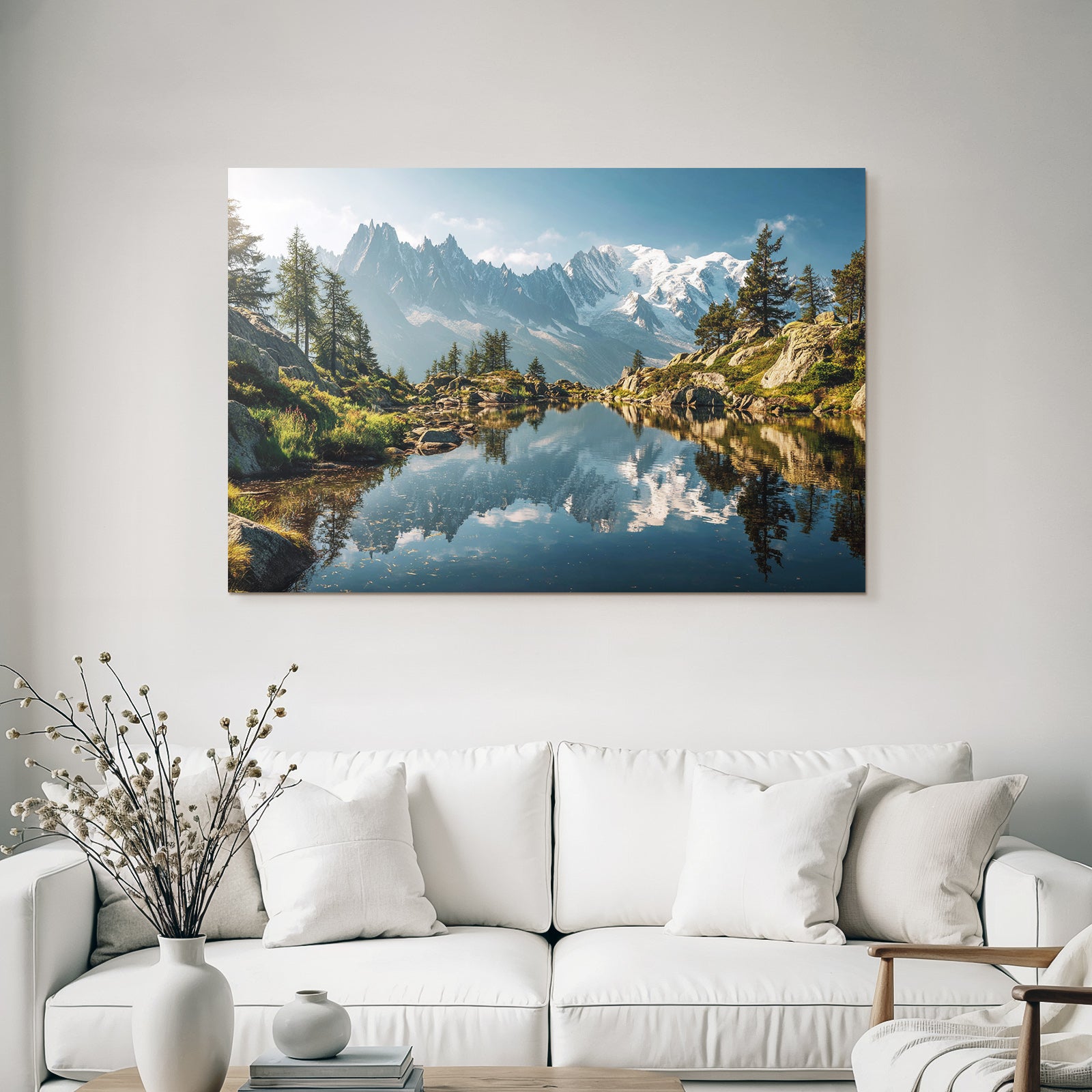 Friedliche Natur Landschaft Mit Schneebedeckten Bergen Und Reflektierendem Wasser
