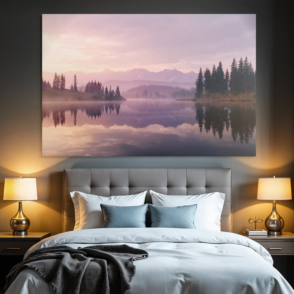 Ruhige Landschaft Am See Umgeben Von Bergen Und Tannen Dawn Dusk