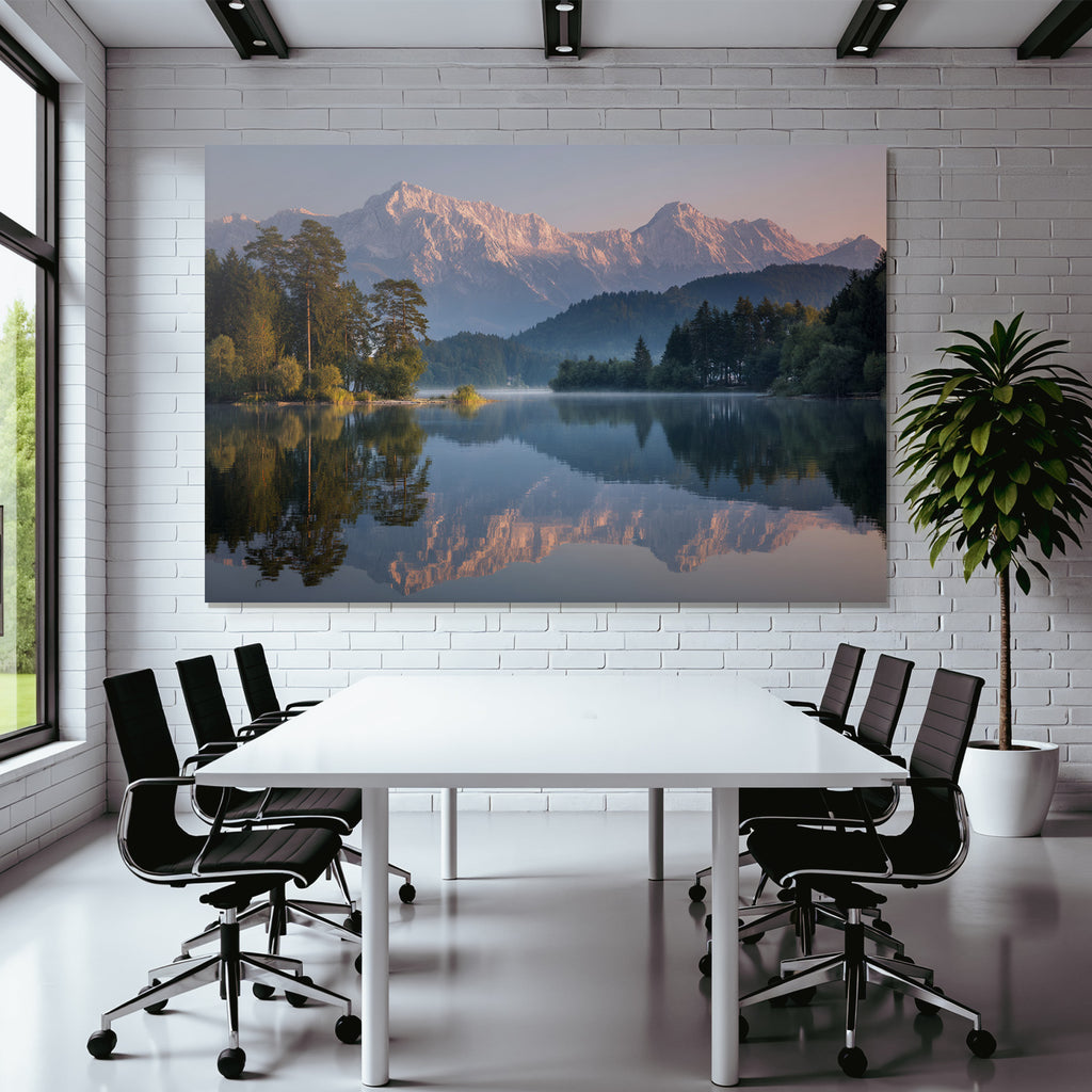 Ruhige Landschaft Bergaussicht Mit Reflektierendem Wasser Sonnenaufgang Oder Untergang