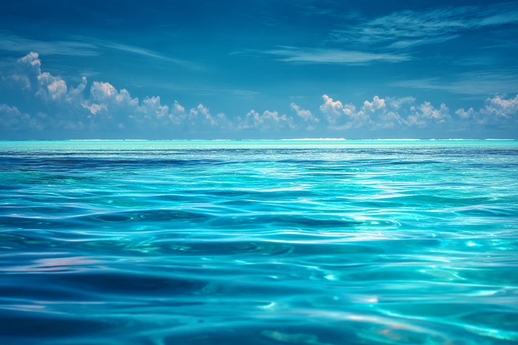 Ruhiger Ozean Unter Einem Blaün Himmel | Seen und Unterwasserwelten | Landschaften