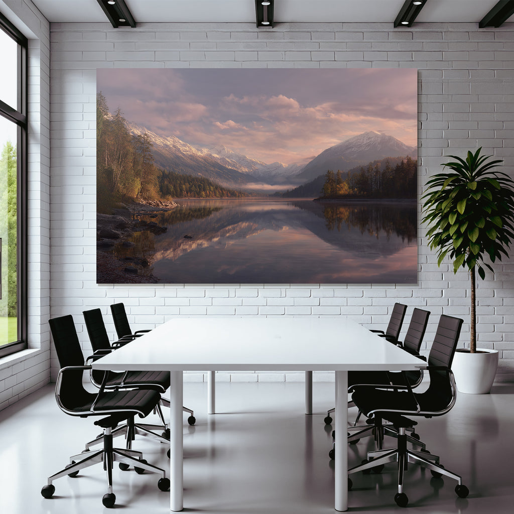 Schöne Landschaft Mit Bergen Und See Im Hintergrund Sonnenaufgang Oder Sonnenuntergang