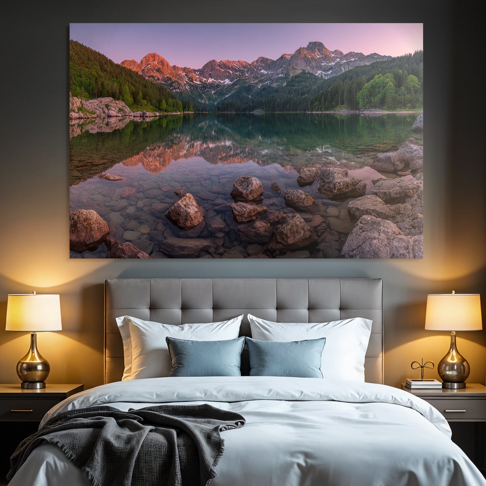 Schöne Naturlandschaft Reflektierende Berge Und See Sonnenaufgang Oder Sonnenuntergang