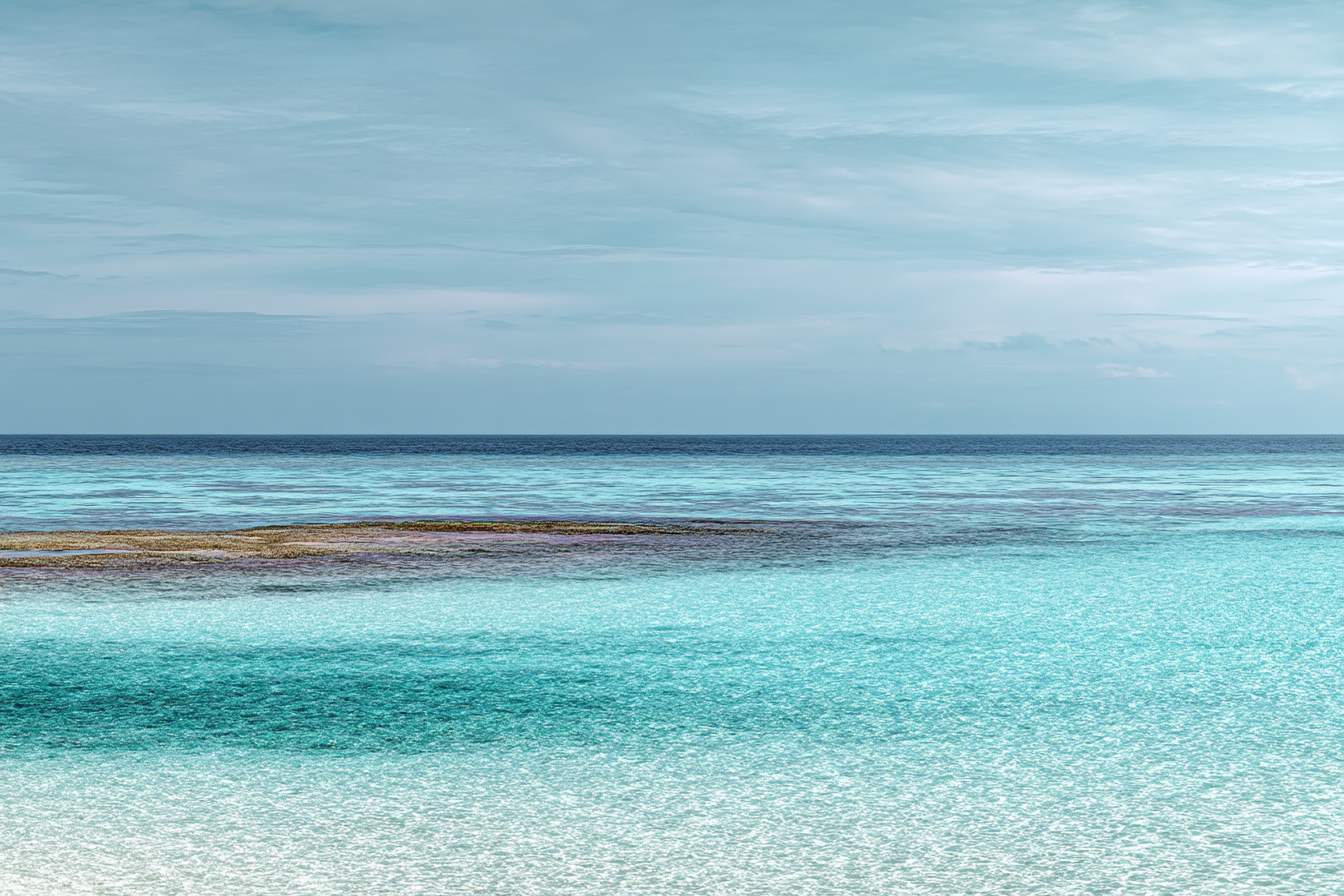 Serene Seascape Turquoise Waters Partly Cloudy Sky | Seen und Unterwasserwelten | Landschaften