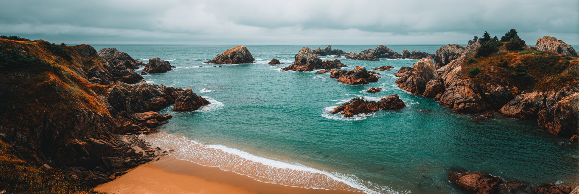Küstenschönheit Felsen Strand Türkis Wasser Dramatische Wolken | Straende und Kuesten | Landschaften