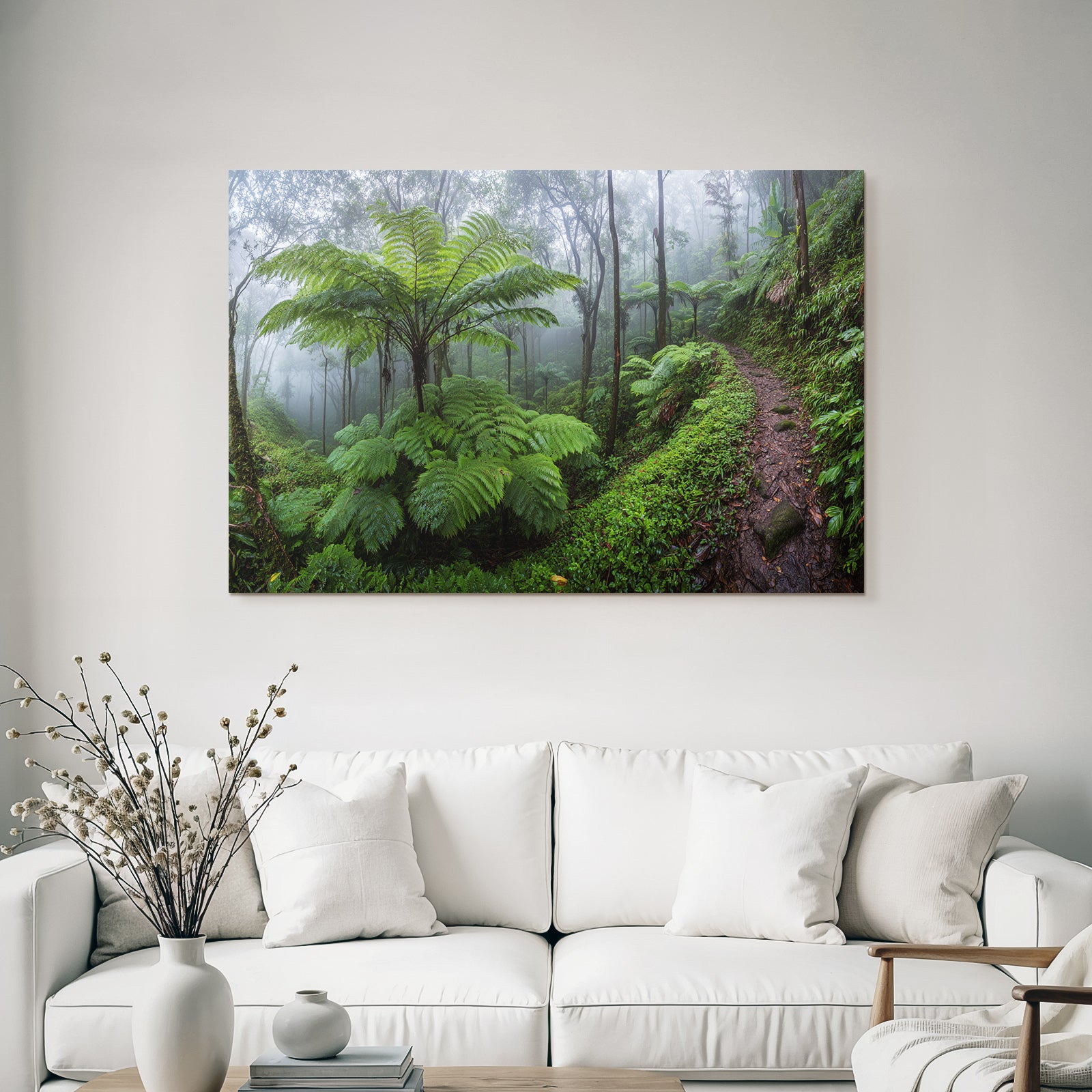Tropen Und Dschungel Lush Misty Forest Scene Mit Grüner Foliage Und Türmenden Bäumen