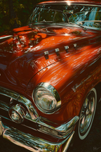 Wälder Und Wiesen Klassisches Auto Schillernd Rot Mit Chromdetails Vintage Hintergrund | Waelder und Wiesen | Landschaften