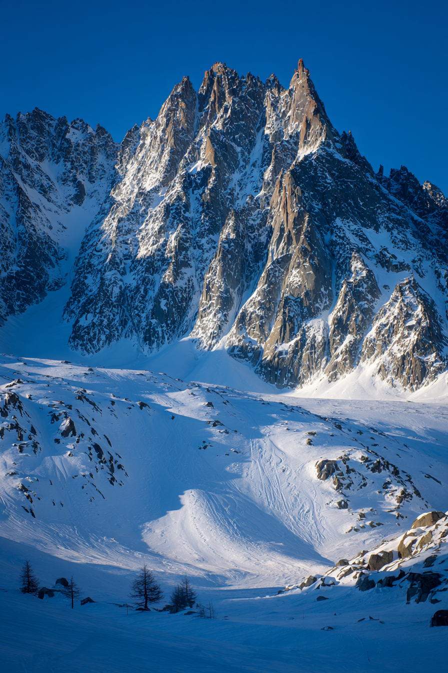 Winter Schneebedecktes Berglanschaft Mit Wolkenlosem Himmel | Winterlandschaften | Landschaften