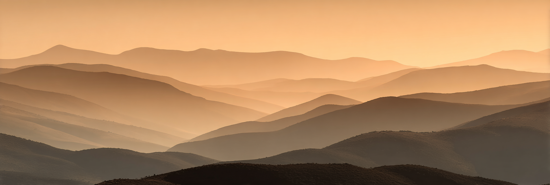 Wüsten Ruhige Landlandschaft Rollende Hügel Und Berge Orange Braun Morgens Nebel | Wuesten und Savanne | Landschaften