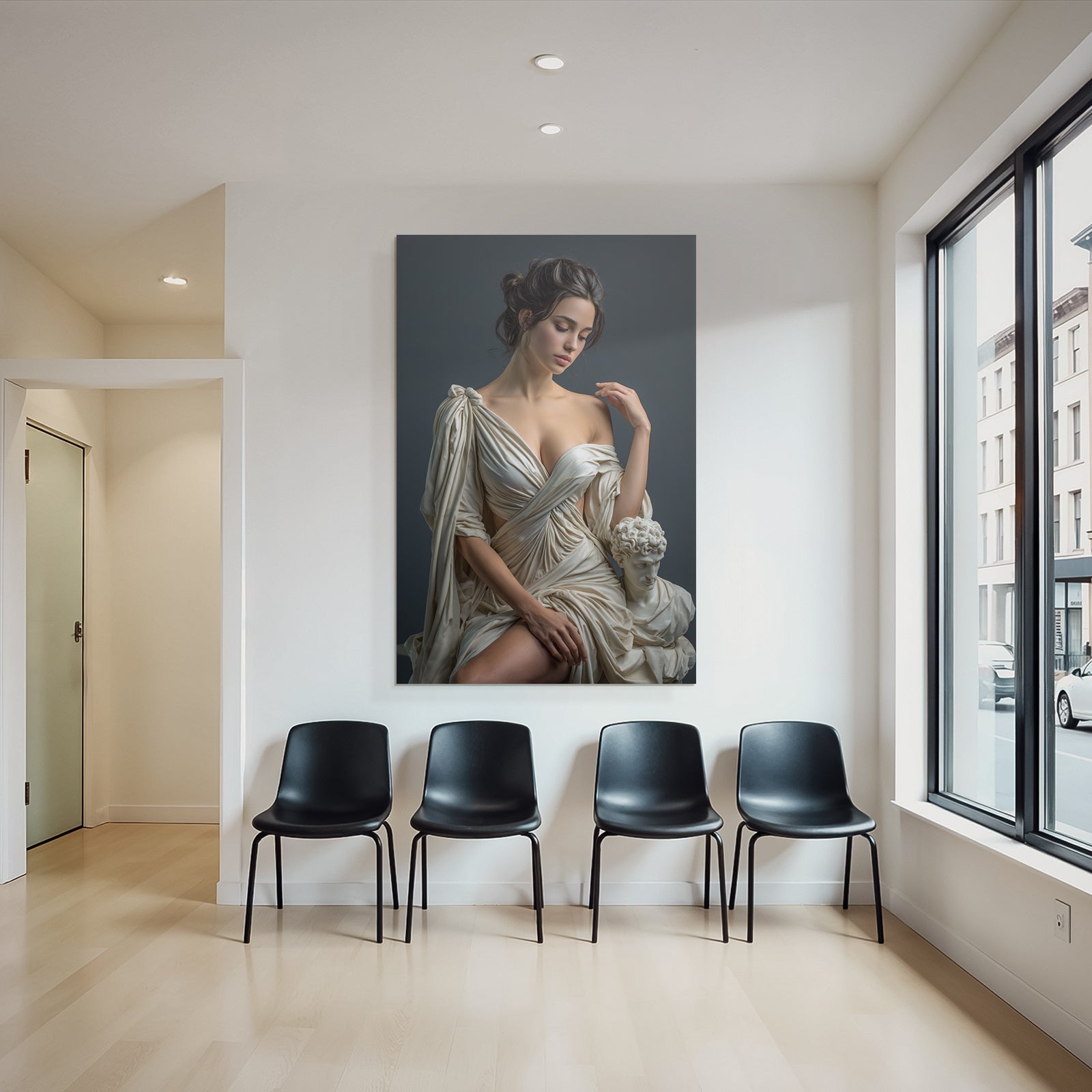 Frau In Fliessendem Stoff Neben Marmor Bust Im Kunstvollen Hintergrund