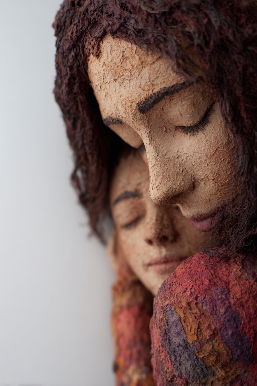 Porträts Umarmung Der Figuren Skulptur Lehm Art | Liebe und Zweisamkeit | Menschen und Emotionen