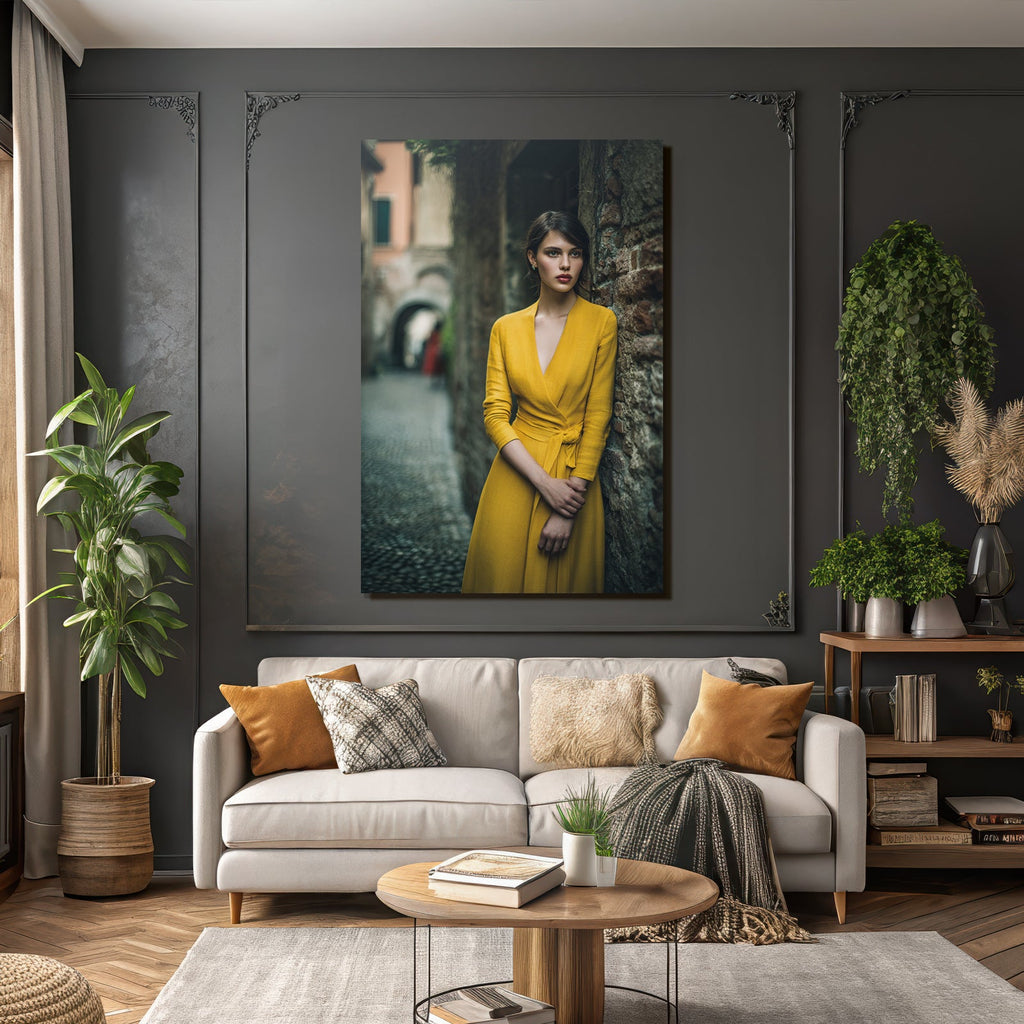 Porträts Frau In Gelbem Kleid Vintage Stil Steinwand Kopfsteinpflaster Gasse