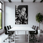 Porträts Schwarzweiss Portrait Person Mit Blumenhemd Dramatisches Lichtgestaltung
