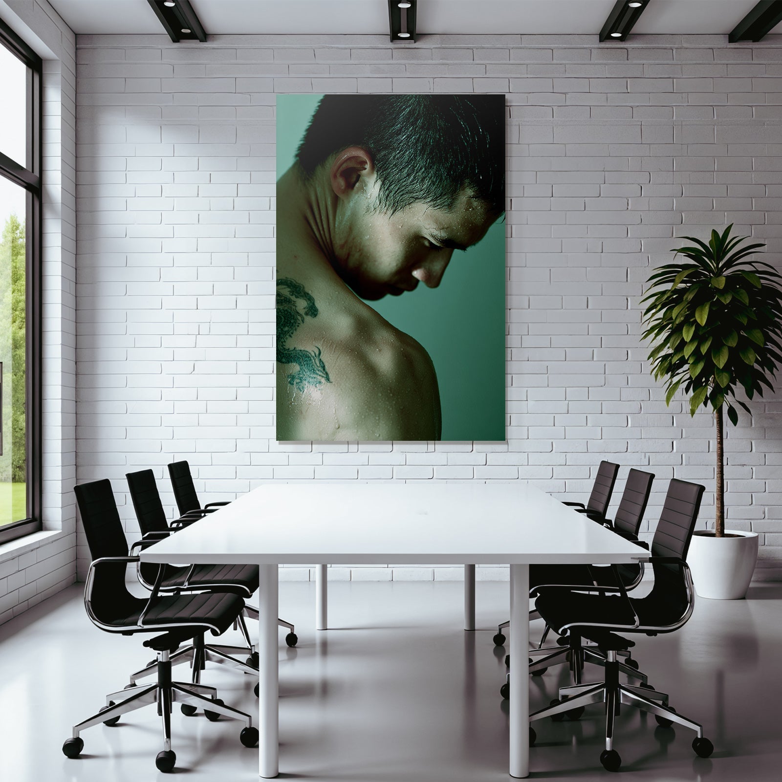Dragon Tattoo Schulter Hals Wassertropfen Drama Grüne Lichter