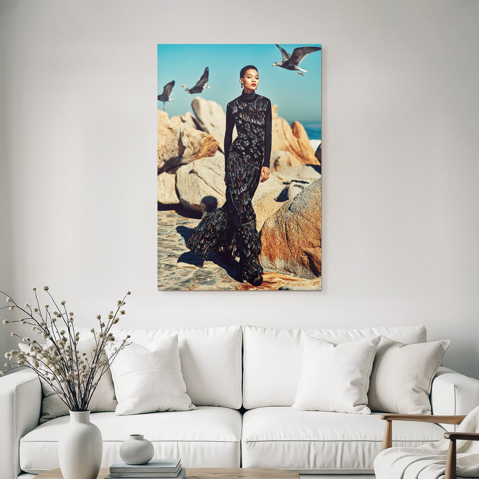 Modelexperiment Musterkleid Felsen Meer Vögel Himmel