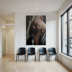 Nahaufnahme Eines Mannes Mit Tattoos Und Distressierter Ausdruck