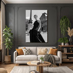 Stylische Fashion Fotografie Mit Modell Vor Architektonischem Hintergrund Schwarz Weiss
