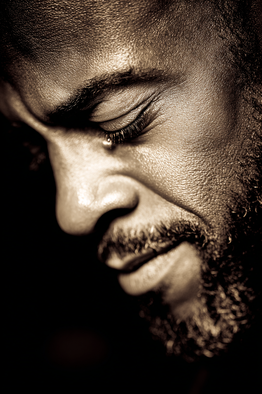 Naheaufnahme Portrait Mit Träne Nachdenklich Monochromatisch | Portraets | Menschen und Emotionen