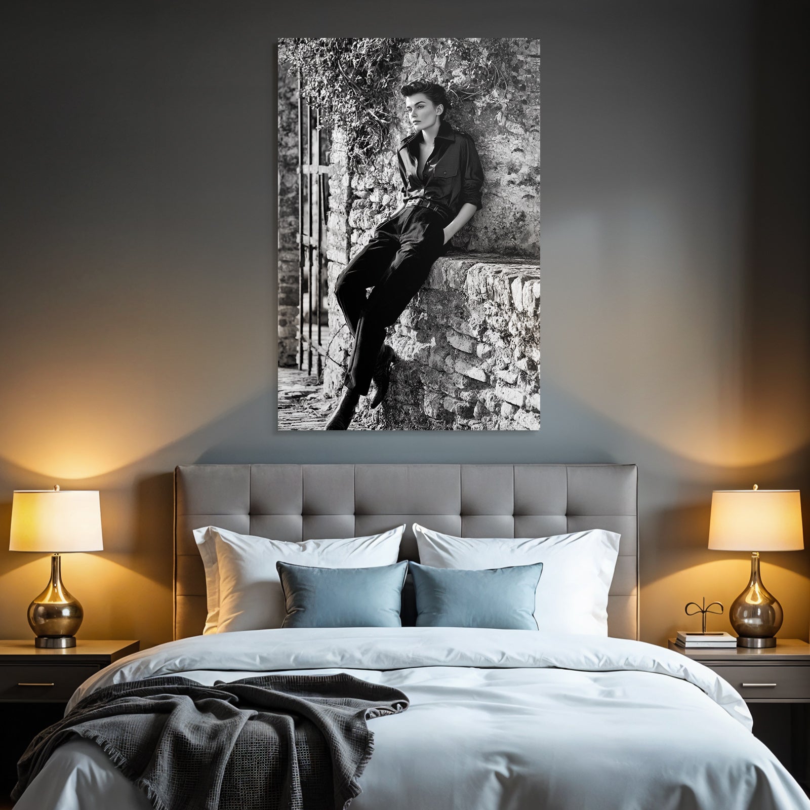 Stylische Person Vor Steinwand Schwarz Und Weiss