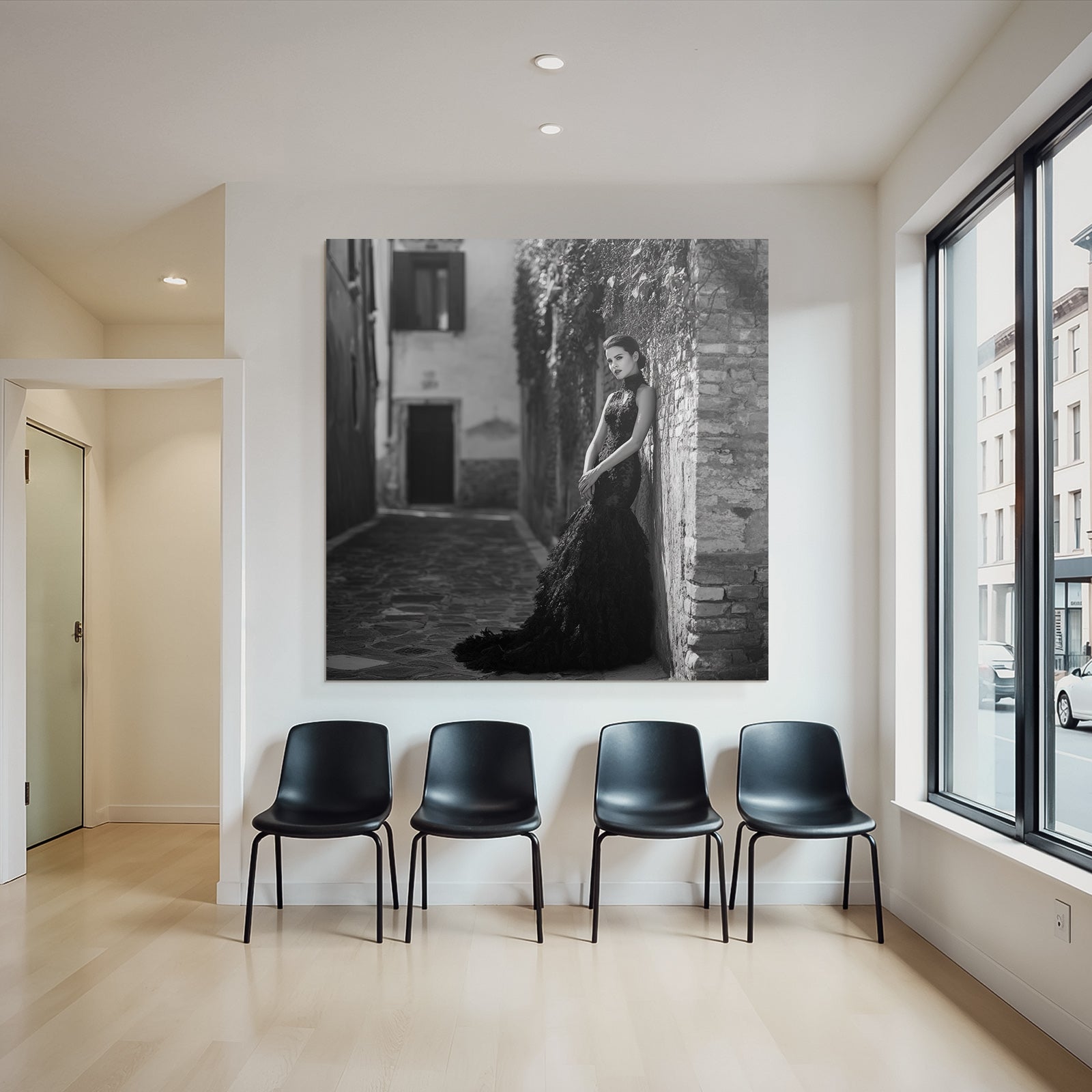 Elegante Frau Im Kunstvollen Kleid In Einer Enge Gasse