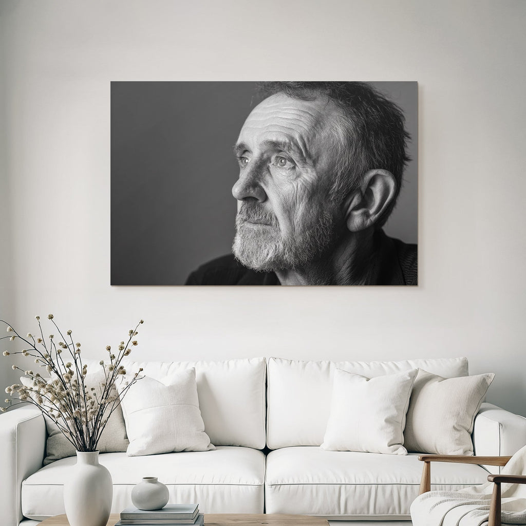 Nachdenkliches Portrait Eines Älteren Mannes In Schwarz Weiss