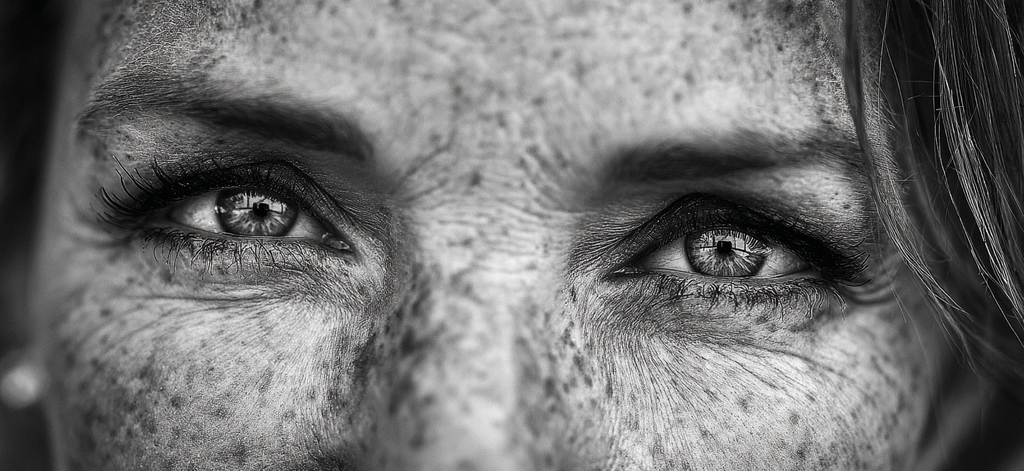 Nahaufnahme Der Augen In Schwarz Und Weiss | Portraets | Menschen und Emotionen