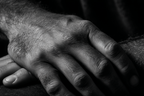 Nahaufnahme Der Hände In Schwarz Und Weiss | Portraets | Menschen und Emotionen