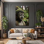 Buddhistische Statü Mit Moos In Natur Setting