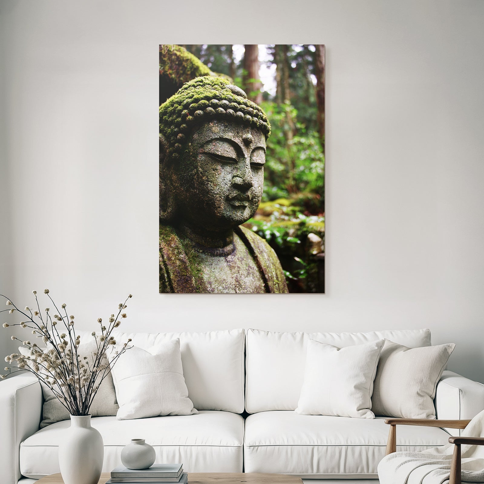 Buddhistische Statü Mit Moos In Natur Setting