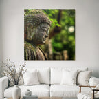 Buddha Statü Im Grünen Mit Alterung Und Ausdrucksstärke