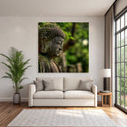 Buddha Statü Im Grünen Mit Alterung Und Ausdrucksstärke