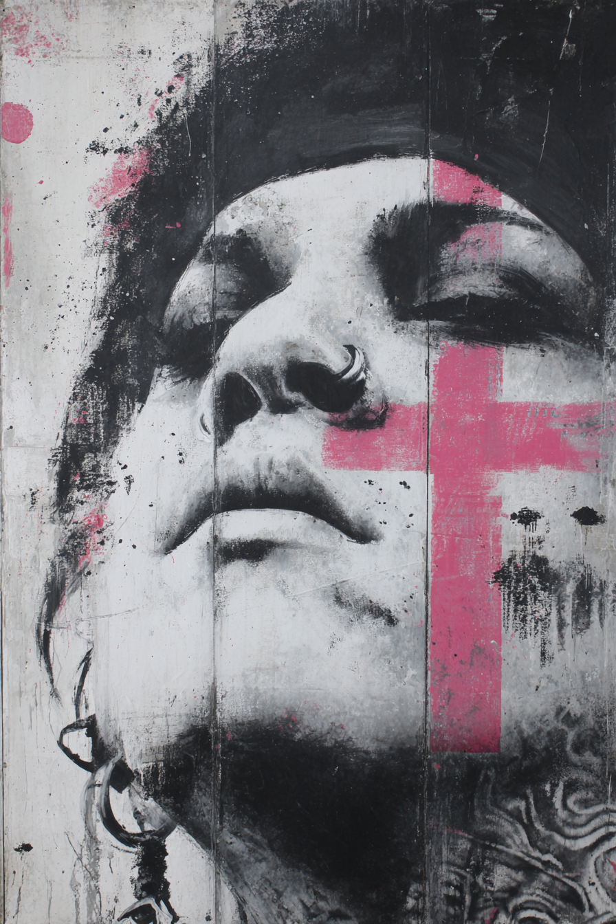 Nahaufnahme Des Gesichts Mit Rosa Farbspritzern Monochromatisch | Tattoo Aesthetik | Menschen und Emotionen