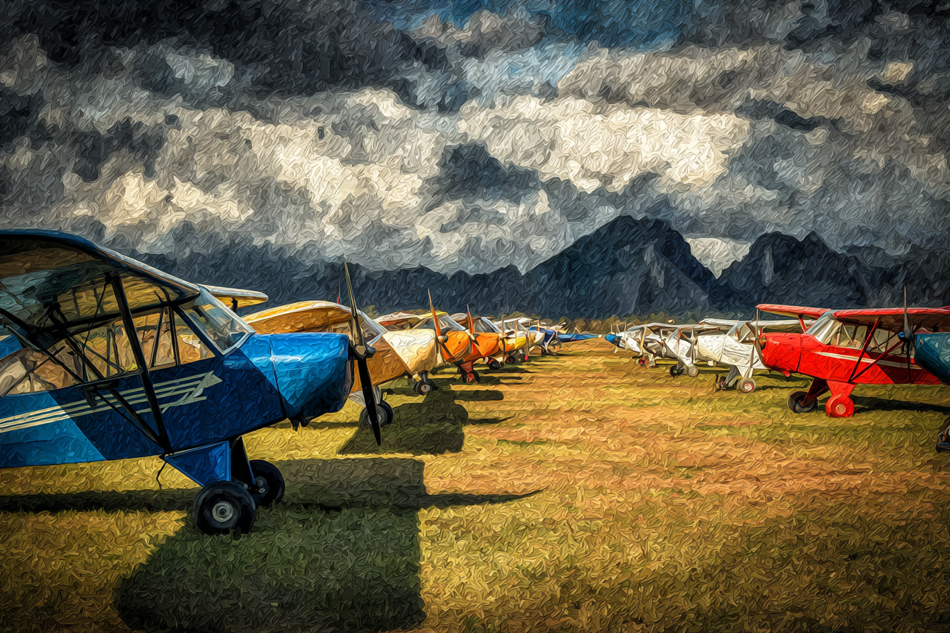 Flugzeuge Kleine Flugzeuge Auf Wiese Mit Himmel Und Bergen | Fahrraeder und Motorraeder | Mobilitaet und Technik