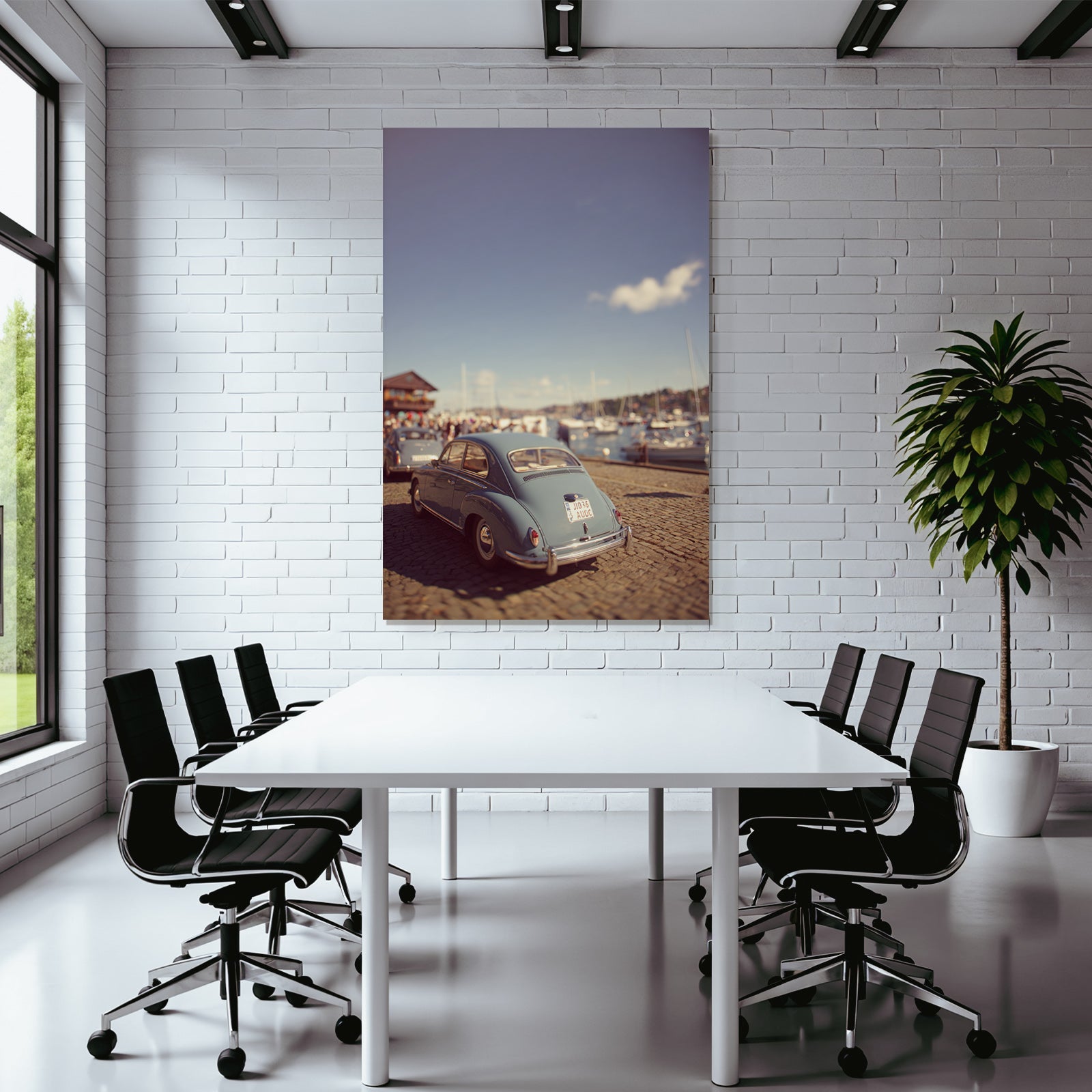 Blaü Auto Am Hafen Mit Boote Auf Dem Wasser Und Leuten Unter Blaüm Himmel