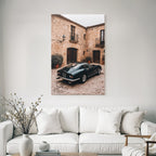 Klassisches Auto In Rustikalem Innenhof