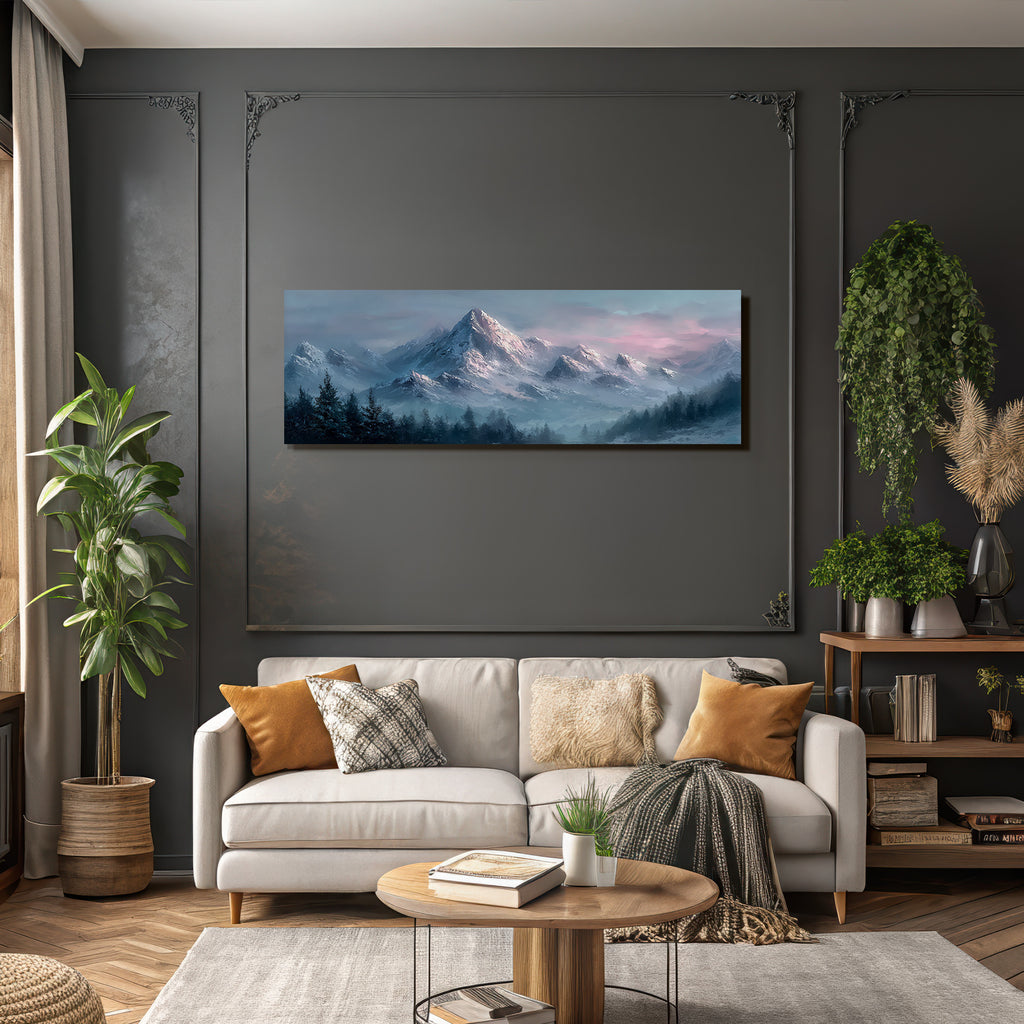 Beruhigende Berglandschaft Mit Schneebedeckten Gipfeln Und Nebligen Tannen