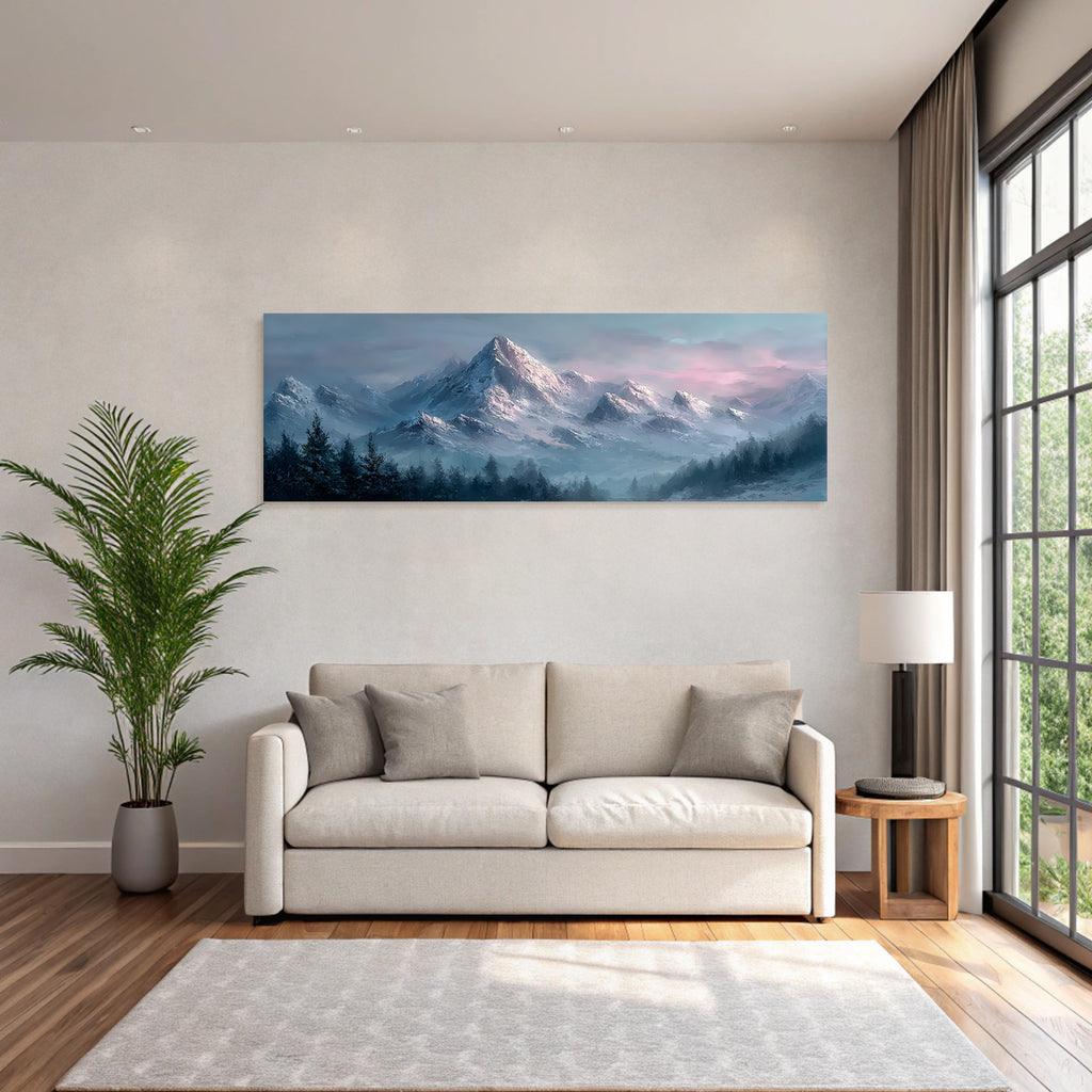 Beruhigende Berglandschaft Mit Schneebedeckten Gipfeln Und Nebligen Tannen