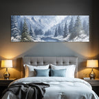 Friedliche Winterlandschaft Mit Verschneiten Bergen Und Fichten Am Fluss