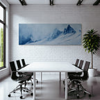 Schneebedeckte Berglandschaft In Blau Und Weiss